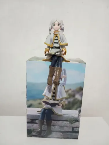 Action Figure Frieren sentada COM CAIXA