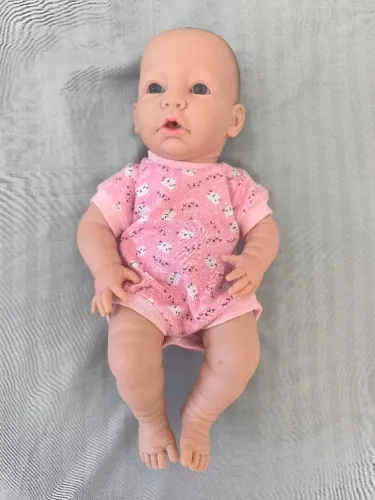Boneca faz xixi