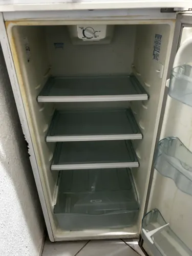 Geladeira Electrolux em ótimo estado - funcionando perfeitamente