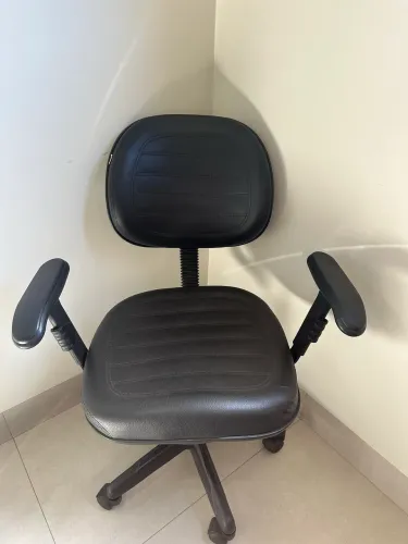 Cadeira escritório com rodinha