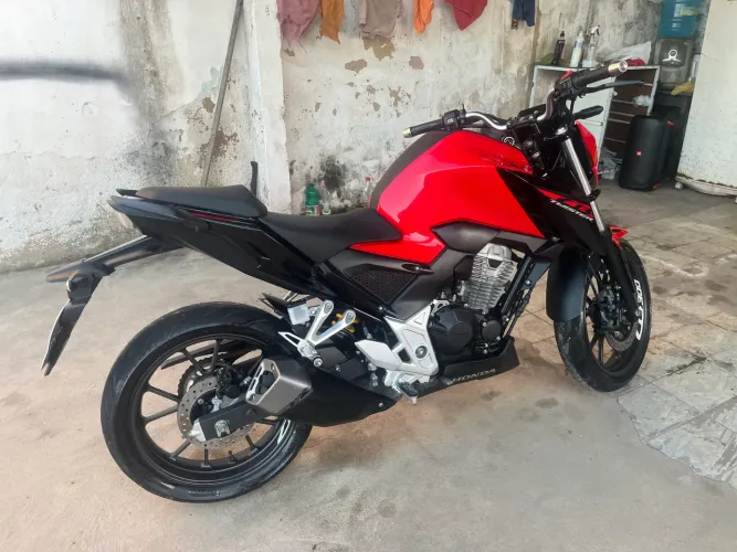 Vende-se CB TWISTER 2024