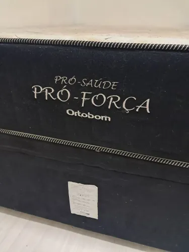 Conjunto Box Baú Casal Ortobom + Colchão Ortopédico Pró-Saúde Pró-Força - R$ 1.000