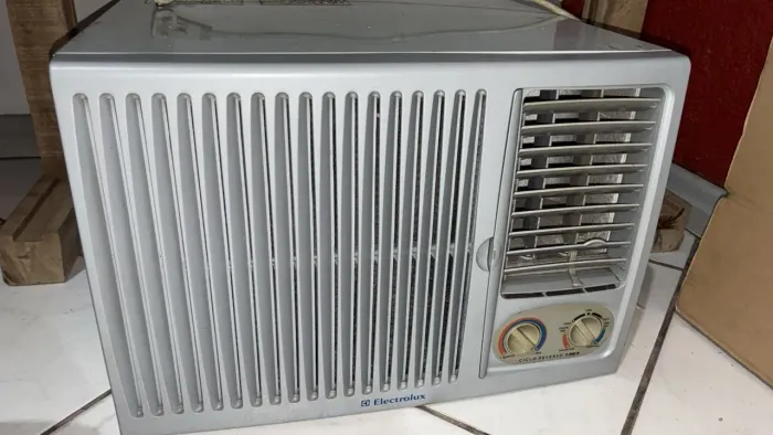Ar-Condicionado de Janela Electrolux 7.500 BTUs 220V - Funcionando Perfeitamente