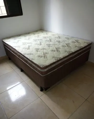 Cama casal colchão semi ortopédico