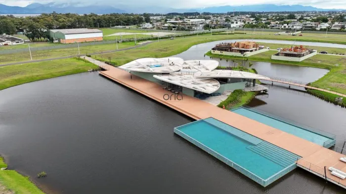 Terreno Beira Lago com 450m², à venda no Condomínio Lotus em Atlântida Xangri-Lá. REF:
