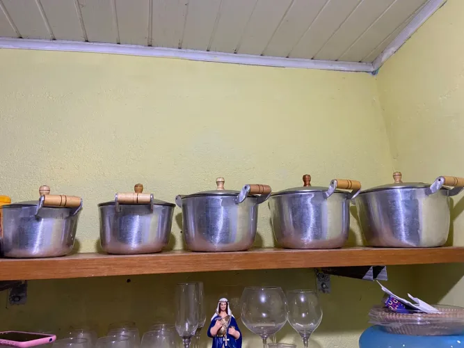 Panela semi novas nunca foi usada 