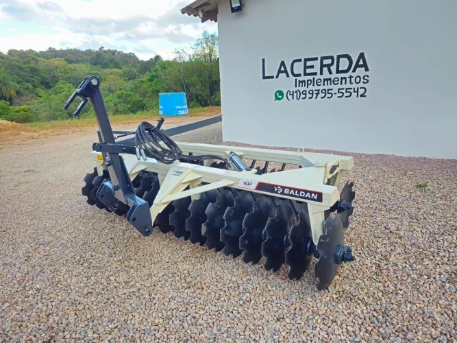 Grade niveladora 32 discos 