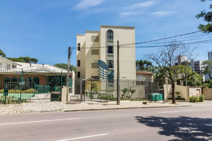 Apartamento com 03 quartos e vaga de garagem no Batel - Curitiba/PR
