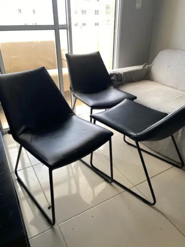 03 cadeiras e 01 sofá usados