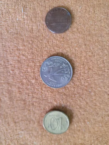 Moedas antigas de outros países.