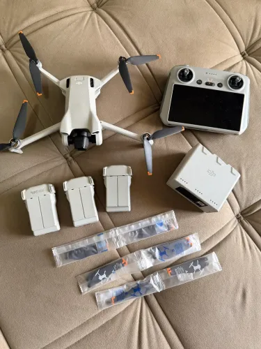 DJI Mini 3 - Combo - Controle c/ Tela - Maleta e Carregador