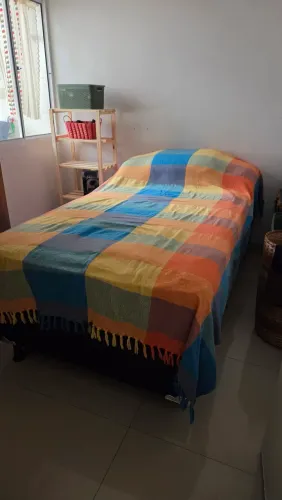 Cama solteirao (110x198) com base e cama auxiliar solteiro embutida