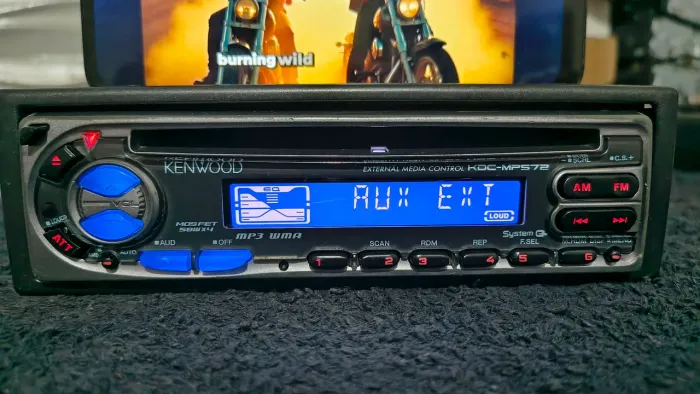 Rádio Kenwood com Bluetooth 