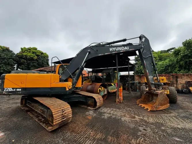 Escavadeira Hidráulica Hyundai R220