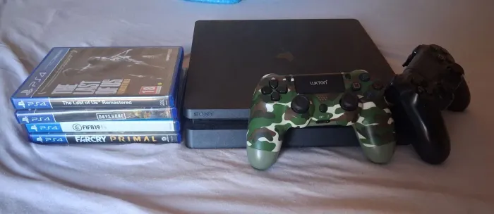 Ps4 slim,5 jogos,2 controles cabos e tudo certinho sem defeito,