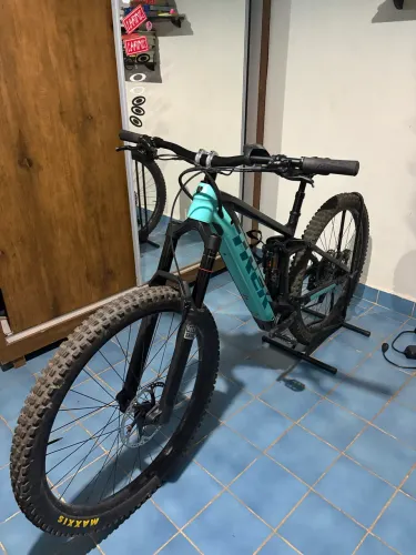 TREK RAIL 5 2023 - E-BIKE FULL SUSPENSION (IMPECÁVEL)