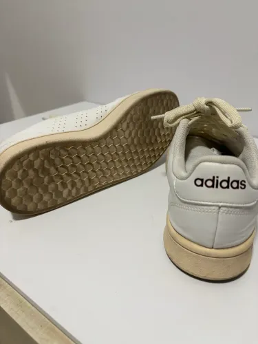 Tênis couro cano baixo adidas