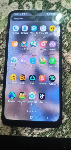VENDO ESSE TELEFONE A10S SO TA COM A TELA TRINCADA MAIS DA PRA USAR BEM 