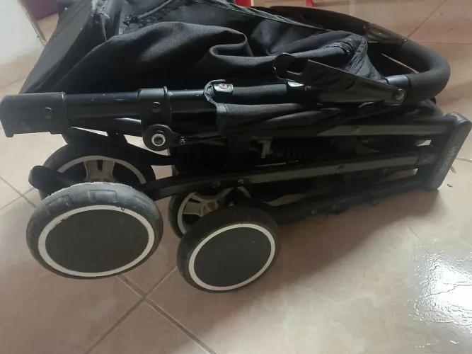 Carrinho de bebê portátil