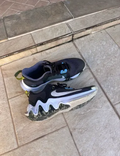 Nike Antetokoumpo