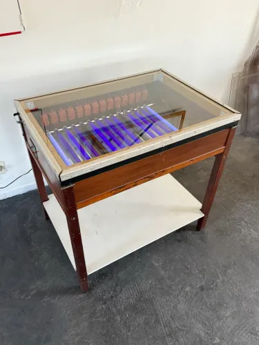 Mesa de luz negra p/ gravação serigrafia (69x99cm)