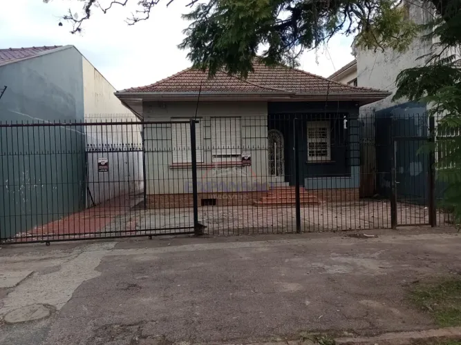 Casa Comecial na Av. Maranhão com 226m² e estacionamento