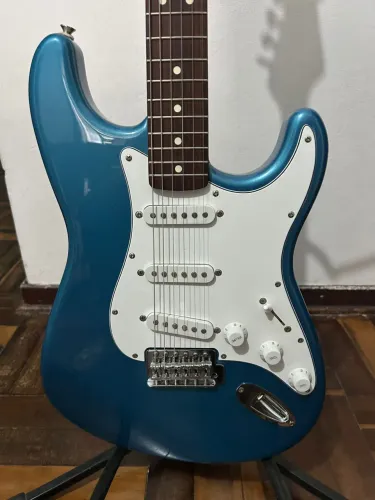 Guitarra fender stratocaster
