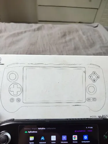 Anbernic RG 556 na caixa 