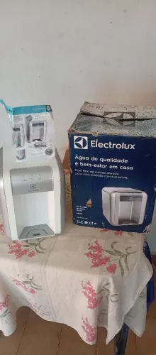 Purificador Electrolux digital na caixa com manual