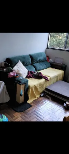 Belo sofá verde veludo retrátil 