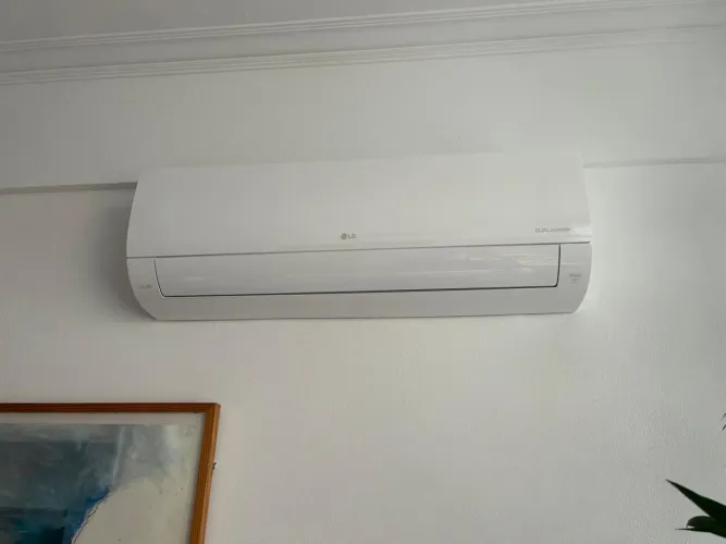 Split LG Dual Inverter 18 mil btu pouco uso