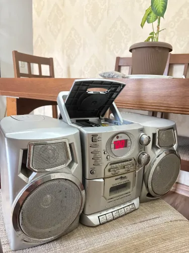 Rádio Britânia BS 370 - Som Retrô (CD, Rádio e Fita)