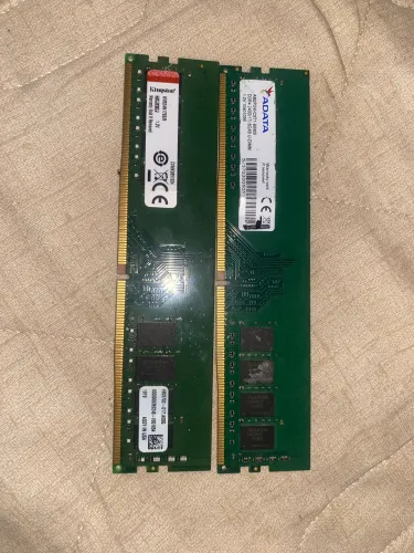 2 pentes de memória ram ddr4 de 16 gb