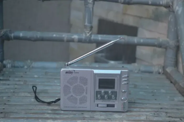 rádio portátil digital Midi MD-9500 (ou MD-9500SD)