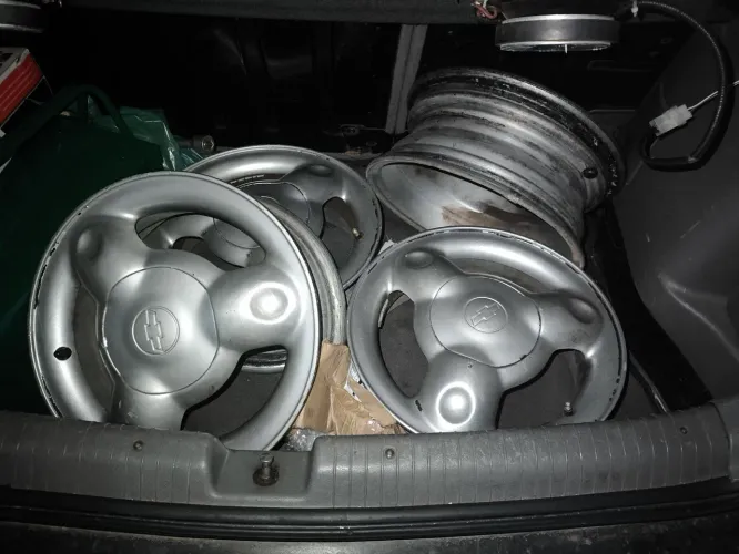 Vendo Rodas esfirras aro 13 em bom estado, modelo GL do Corsa GLS