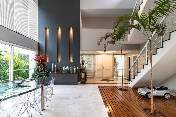 Condominio Crystal Lake. Linda Casa Triplex reformada e projetada com 6 Quartos sendo 5 Su