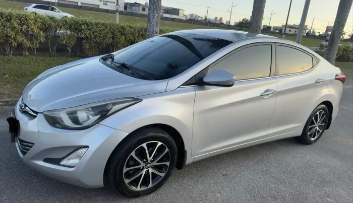 Hyundai Elantra GLS 2.0 16V Flex Aut. 2015