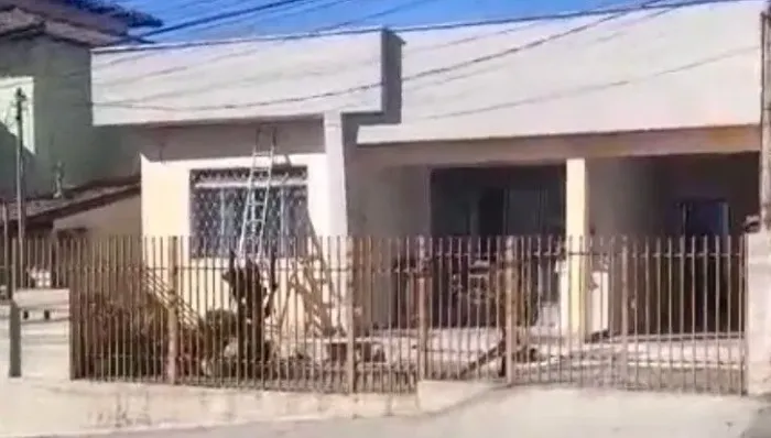 Portão com grades