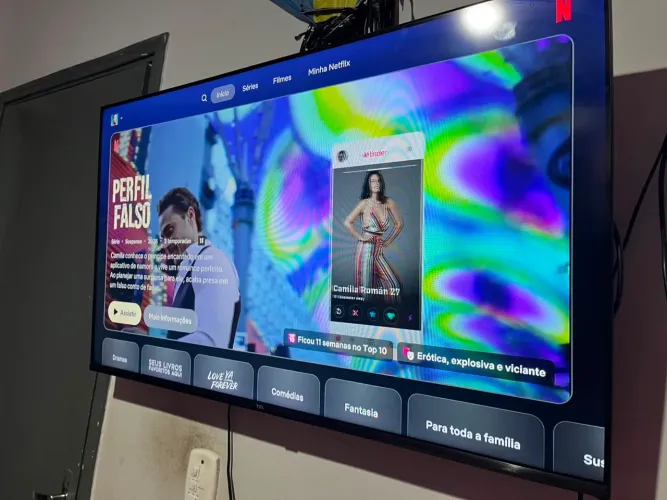 Vendo tv 43 polegadas TCL com controle de voz qualquer dúvida me chamar *