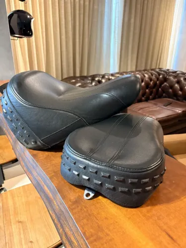 Banco Original Harley-Davidson Heritage 2018+ (Piloto + Garupa) - Ótimo Estado