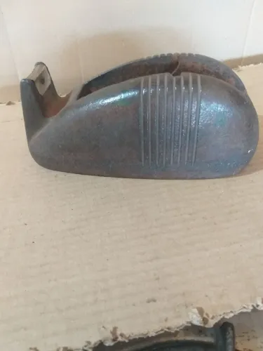 Porta Durex antigo de ferro Tatu