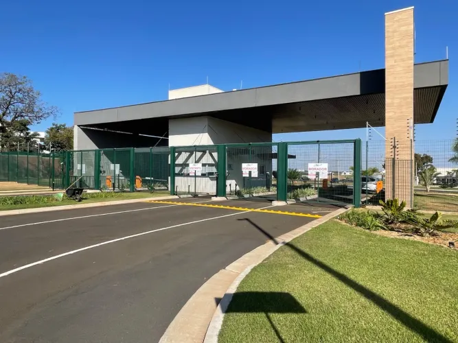 Lote plano a venda no condomínio Damha 3 (Quadra 20 lote 11)