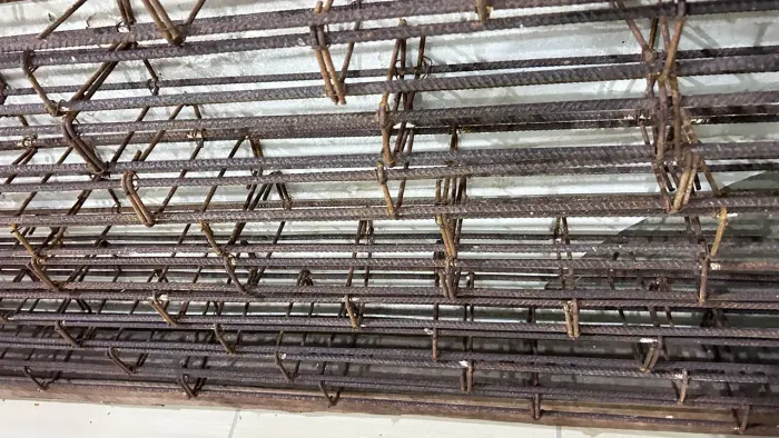 Coluna de ferro / radier