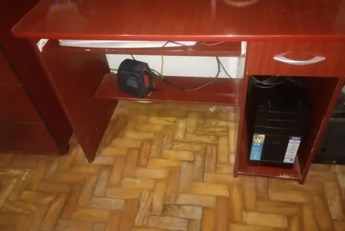mesa para computador com suporte para impressora