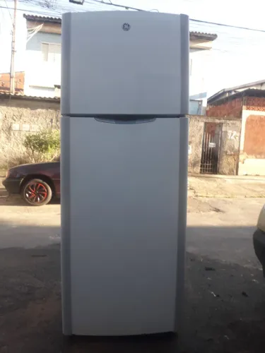 Vendo geladeira Ge frost free em exelente estado funcionando perfeitamente  