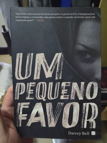 Livro Um pequeno Favor - Darcey Bell
