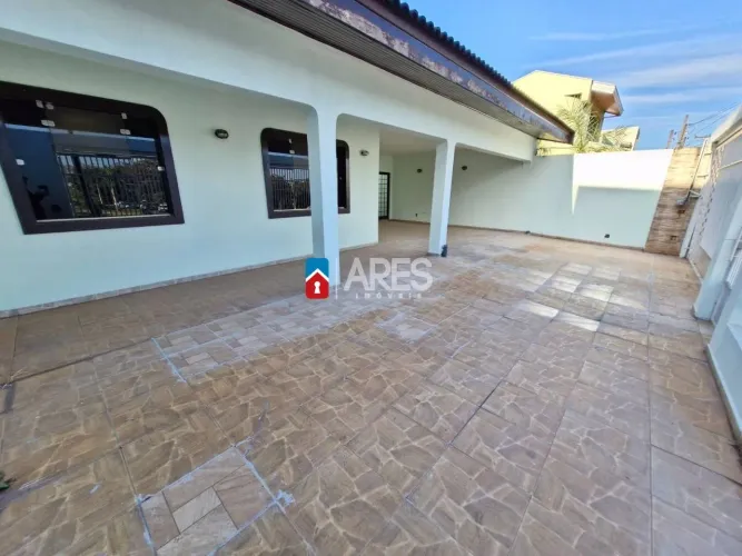 Casa com 4 dormitórios para alugar, 277 m² por R$ 5.000/mês - Jardim São Francisco - Santa
