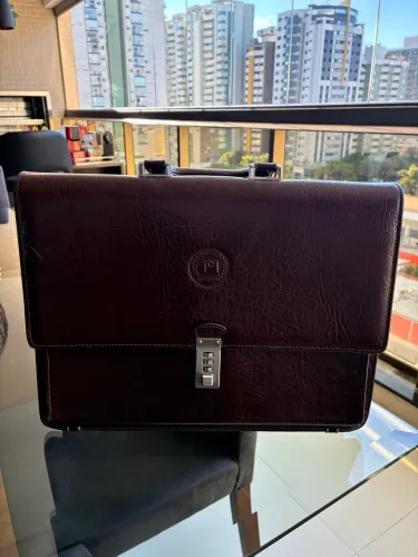 Pasta executiva em couro legítimo com senha