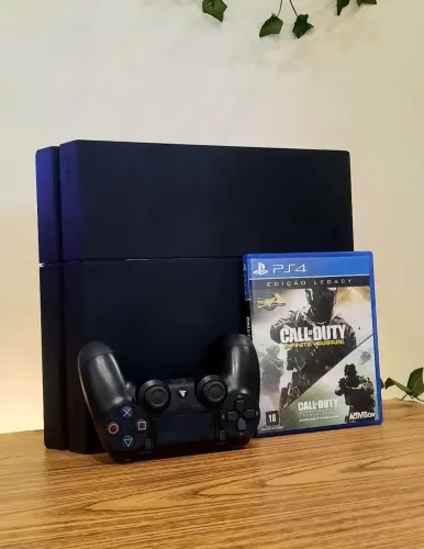 Playstation 4 + 700 Jogos