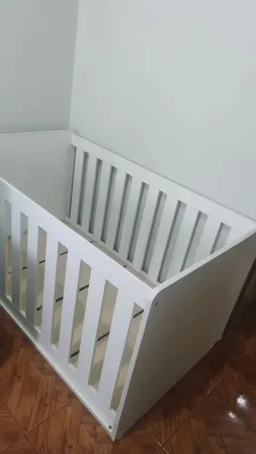 Berço Montessori com regulagem de altura